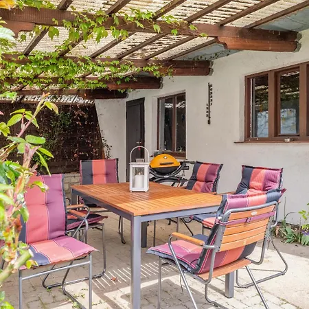 3 Bedroom Lovely In * Saal